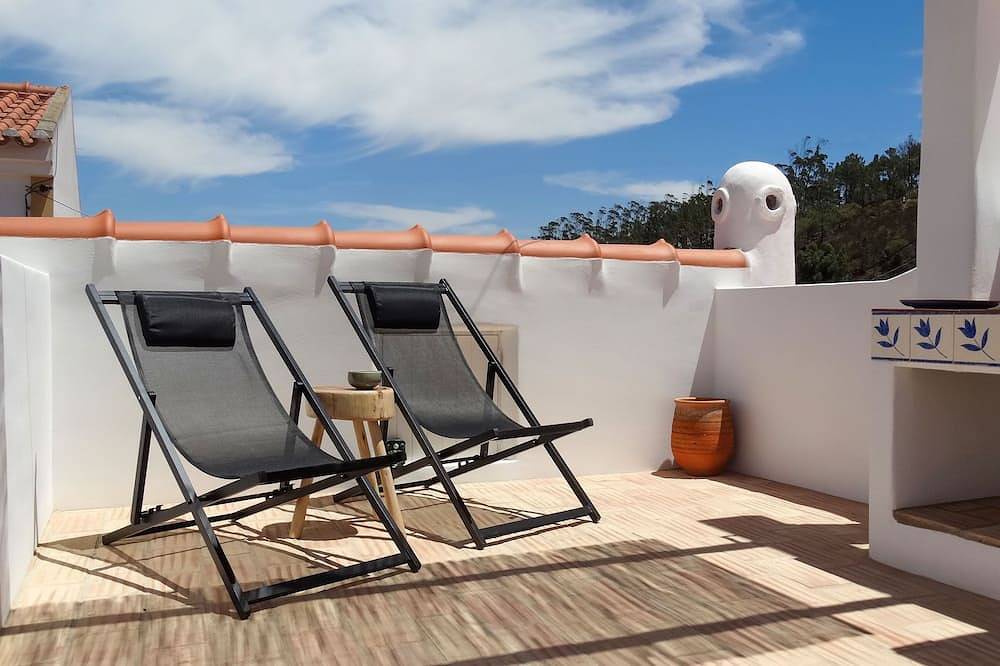 Prachtig huis met dakterras in oude stadskern van Odeceixe in Odeceixe, Costa Alentejana