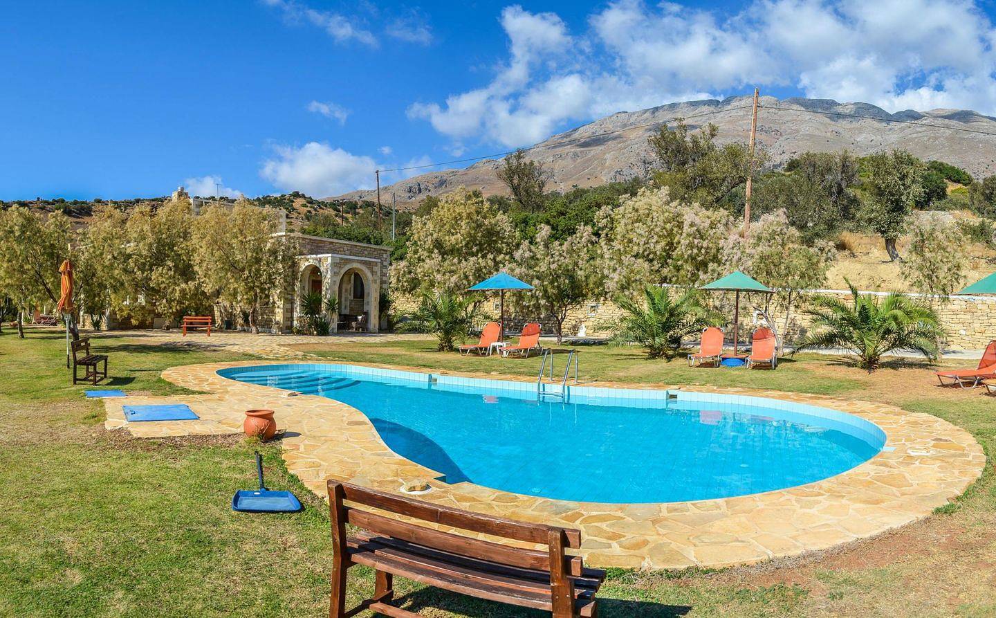 Ferienhaus im Grünen mit Pool, nahe zum Meer, Wifi | Triopetra, Kreta in Triopetra, Rethymno und Umgebung