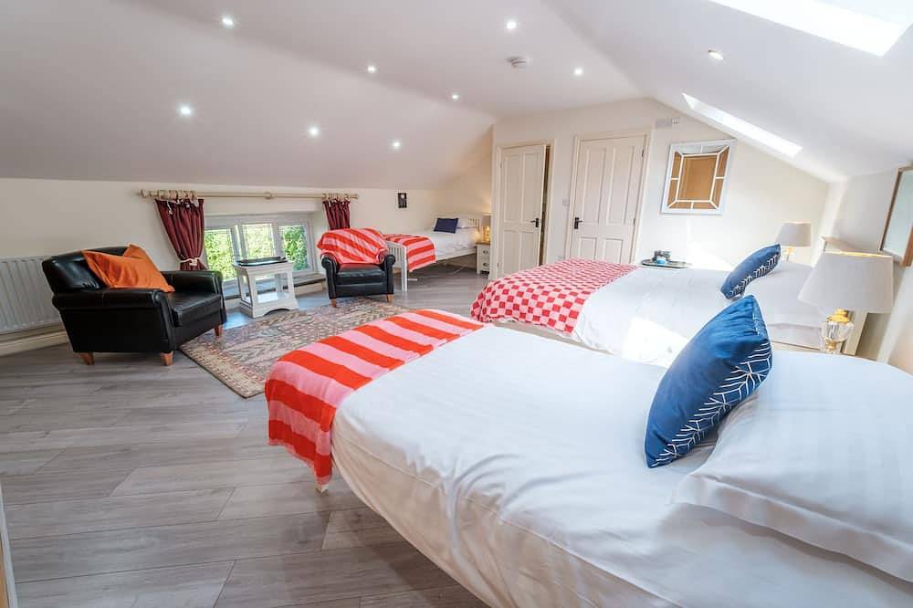 Oakhouse - sleeps 16 guests  in 5 bedrooms in Lancashire