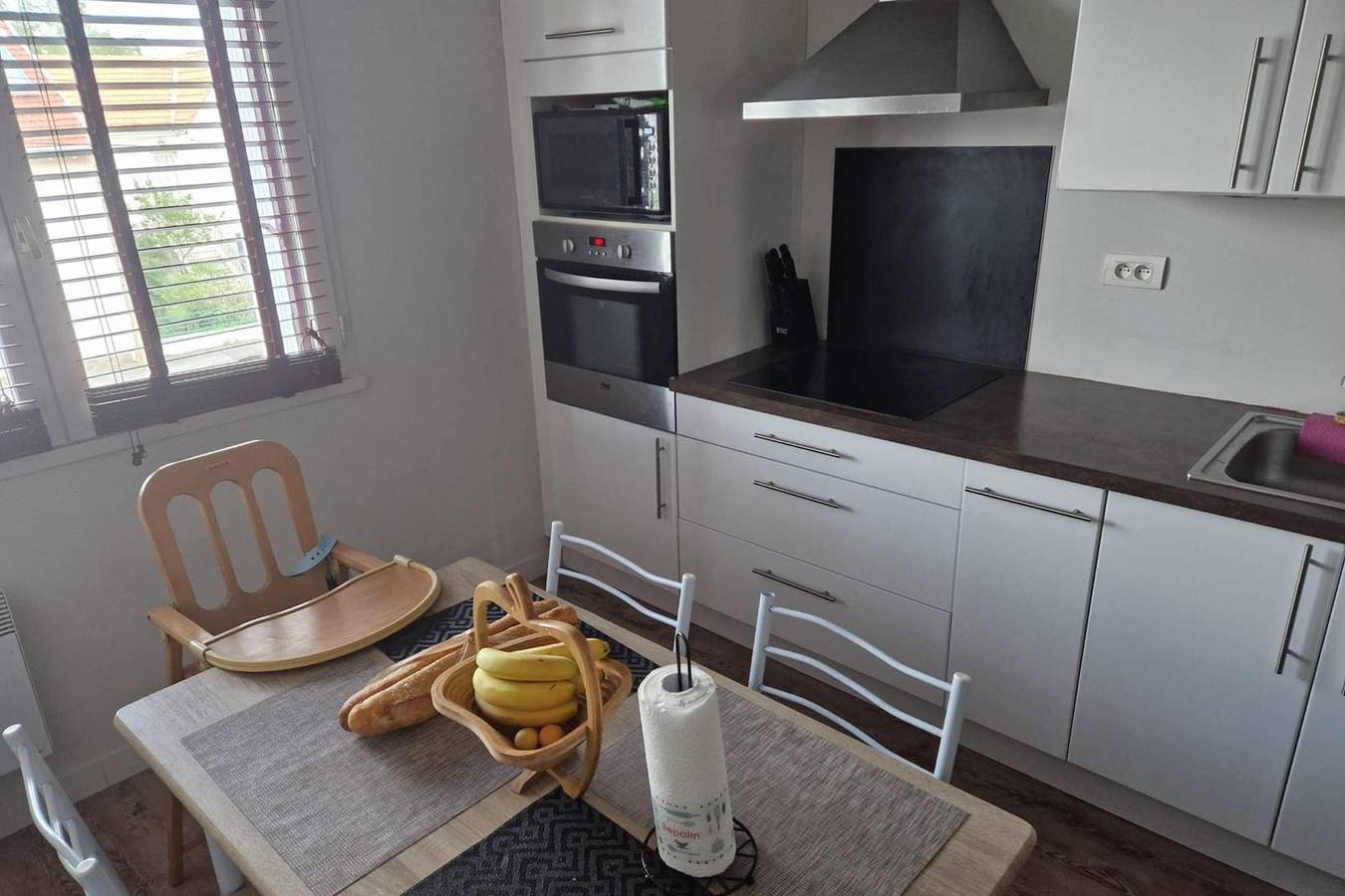 Entire apartment, Spacious apartment with balcony in Nantes, Nantes region