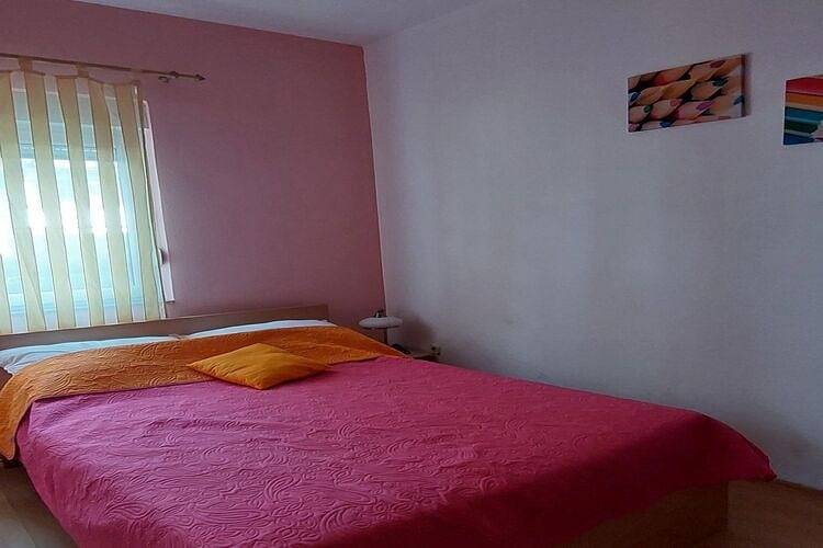 Ganze Wohnung, Apartments Smokvica - Three Bedroom Apt/Terrace in Starigrad Paklenica, Starigrad