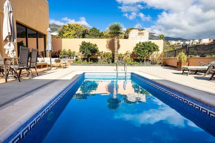 Casa rural para 7 personas, con Balcón y Terraza además de Jardín y Piscina en Güímar