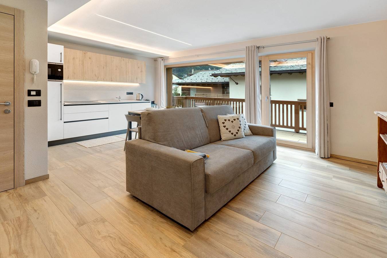 Ganze Wohnung, Ferienwohnung 'Sbuffo Livigno' mit Bergblick, privater Terrasse und Wlan in Livigno, Veltlin