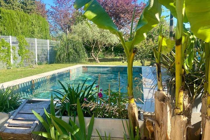 Location de vacances pour 8 personnes, avec piscine et jardin à Saint-Hilaire-de-Brethmas - 2