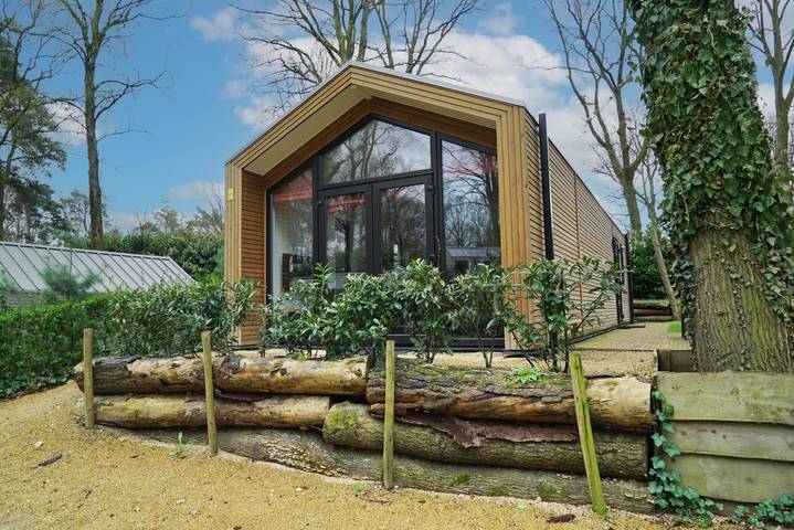 Ferienhaus für 4 Personen, mit Balkon/Terrasse und Terrasse sowie Garten und Pool in Niederkrüchten