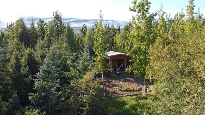 Lodge für 2 Personen, mit Balkon und Whirlpool sowie Terrasse und Garten in Island