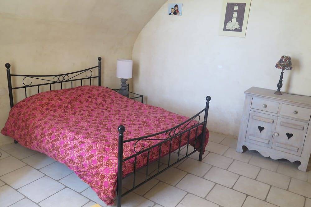Grande maison de village avec piscine sud Luberon in Grambois, Parc naturel régional du Luberon