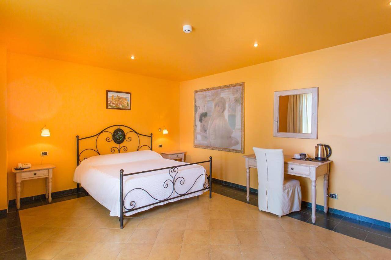 Hotel La Playa Blanca in Santo Stefano di Camastra, Provincia di Messina