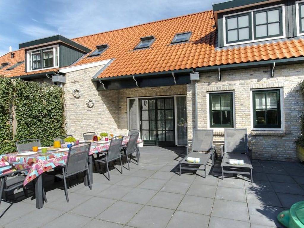 Ferienhaus in Nes mit Schwimmbecken in Nes, Westfriesische Inseln