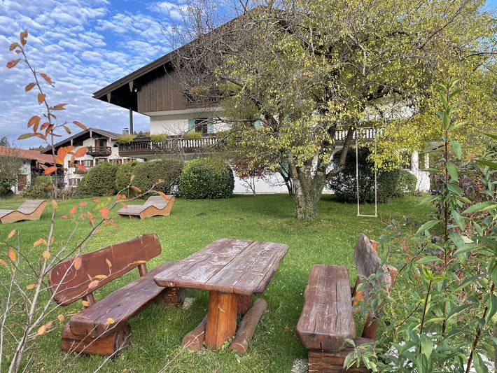 Ferienwohnung Berglodge Chiemsee - Vacation apartment Bergidyll Chiemsee, terrace, combined living/bedroom, 34 sqm