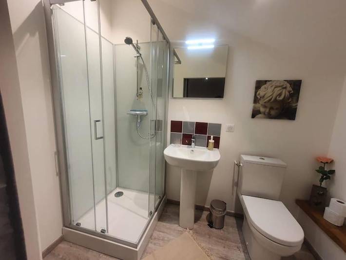 Gîte pour 2 personnes, avec piscine et jardin à Marboz - 4