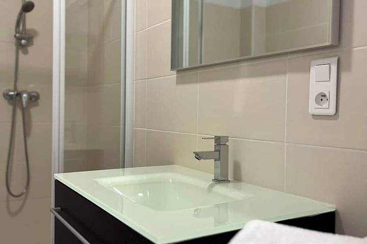 Ganze Wohnung, Studio Colonel à Rochefort - Proche Thermes + Parking privé 🚗 in Rochefort, Rochefort und Umgebung