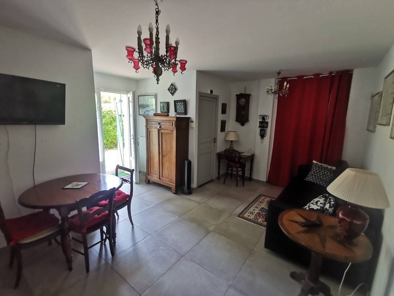 Entire apartment, 37 m² Apartment with Private Garden and Wi-Fi in Yerres, Essonne