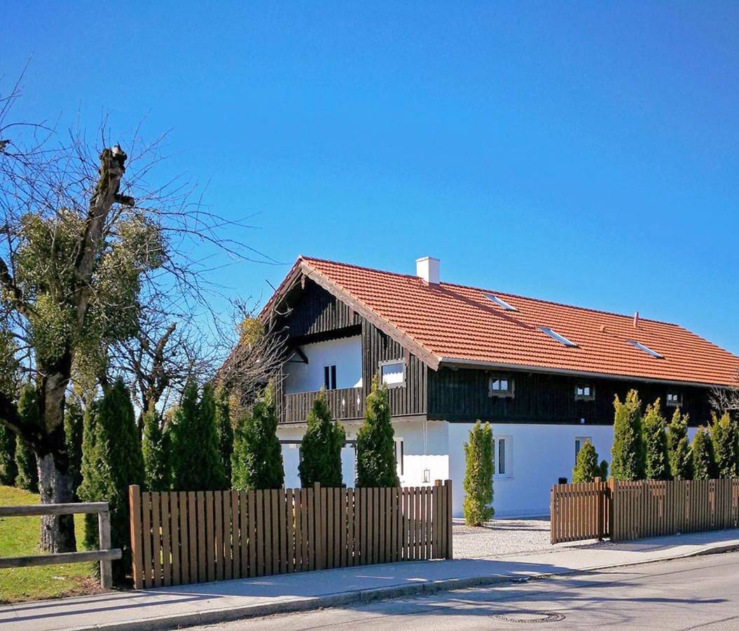 Ganze Wohnung, Münsing Nähe Starnberger See, schöne Ferienwohnung, Gästewohnung 125qm Eg und Og Kontaktfrei in Münsing, Starnberger See