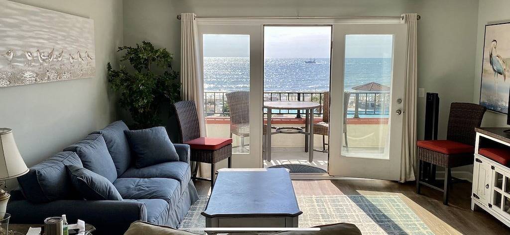 Ganze Wohnung, Glamorous 2 Story Beachfront Condo on Topsail Island in North Topsail Beach, Camp Lejeune