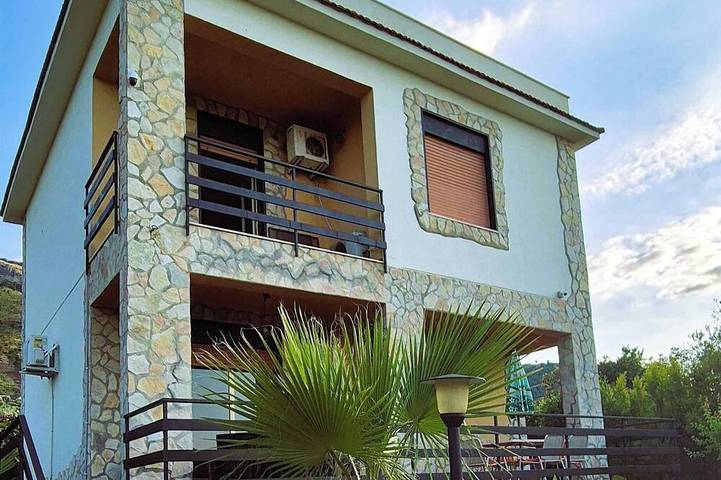 Villa pour 6 personnes, avec balcon et jardin - 1