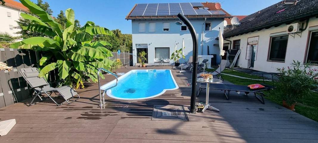 Ferienwohnung für 6 Personen, mit Terrasse und Garten sowie Pool und Sauna in Wertheim