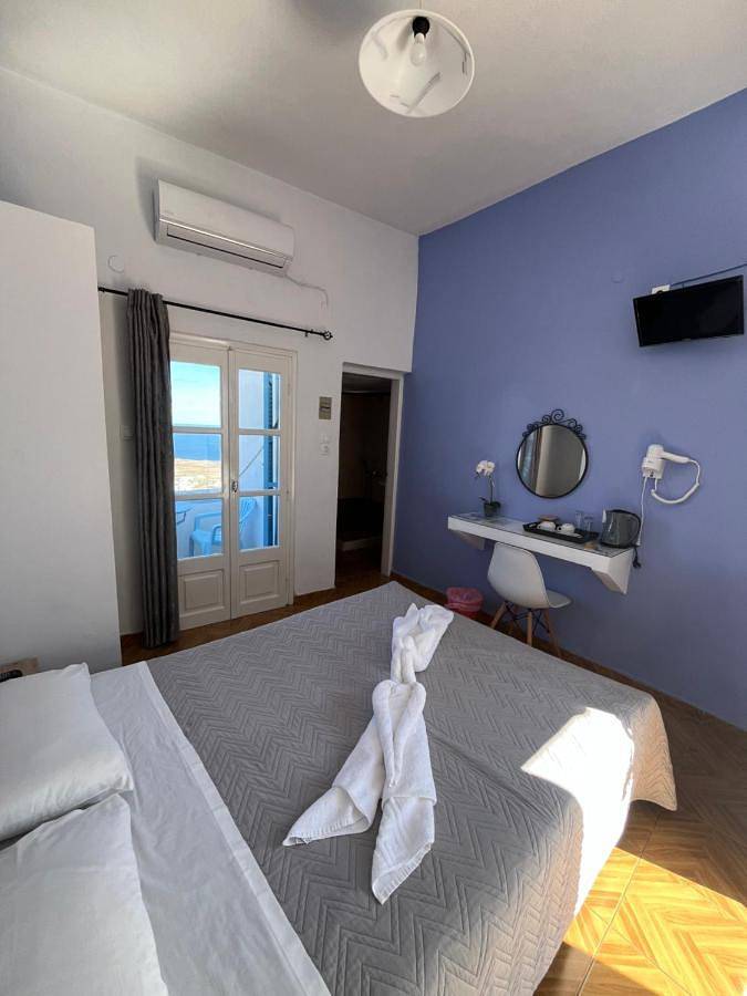 Stella Nomikou Apartments in Firostefani, Thera