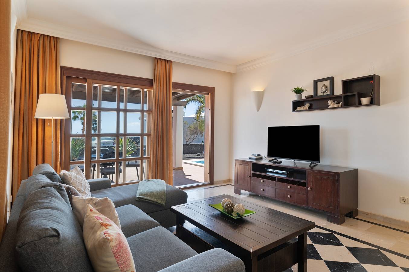 'Villa Ambar' with Mountain View, Sea View, Pool, Wi-Fi, Terraces & Garden in Montaña Roja, Yaiza