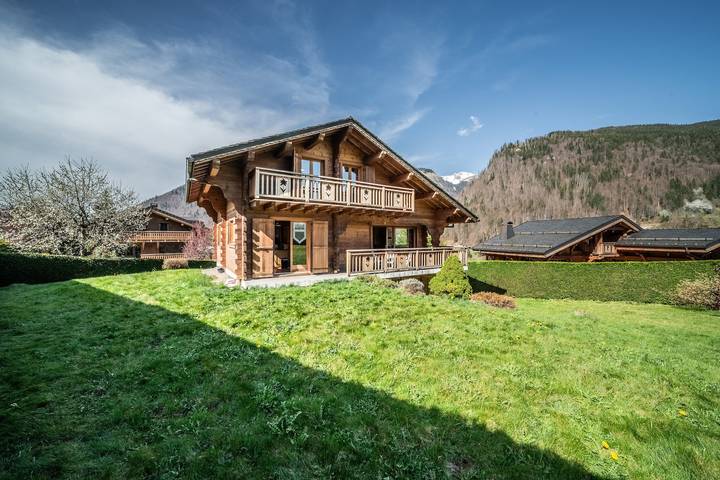 Chalet 'L'arba Clar - 4 stars' with mountain view, private terrace and Wi-Fi in Morzine, Les Portes du Soleil