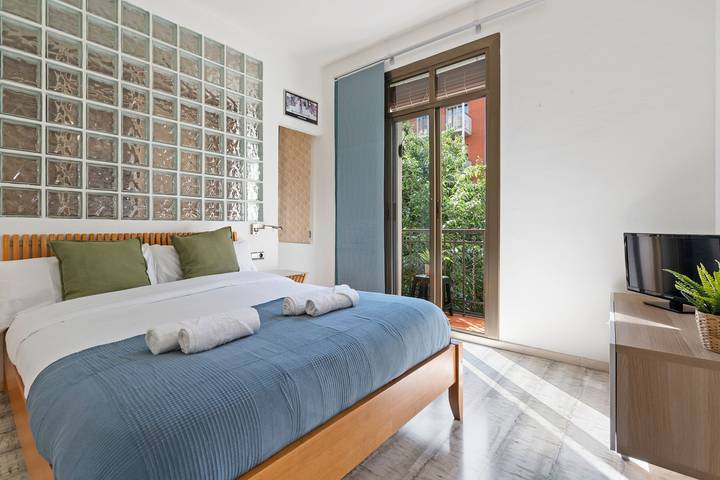 Apartamento entero, Apartamento de vacaciones para 3 personas con balcón in Centro Barcelona, Barcelona
