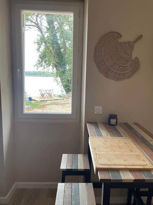 Appartement entier, One-Bedroom Apartment in Saint-Seurin-de-Bourg, Région de Blaye
