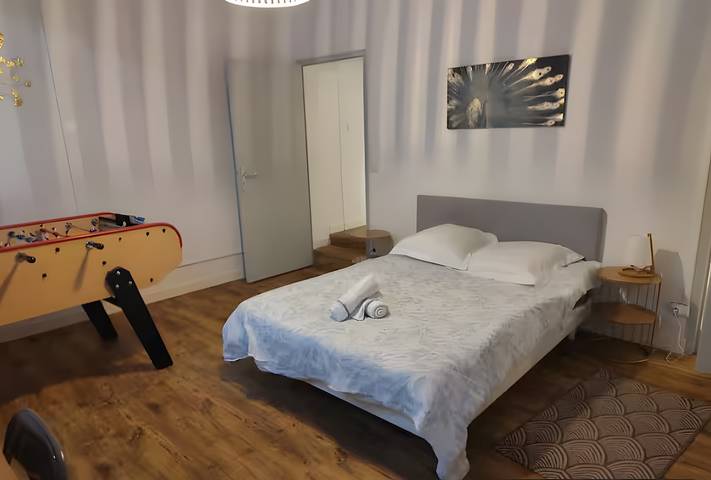 Apartamento entero, Apartamento 'La Ballerine 3 Dormitorios' con vistas a la montaña y Wi-Fi in Romans-sur-Isère, Región de Valence