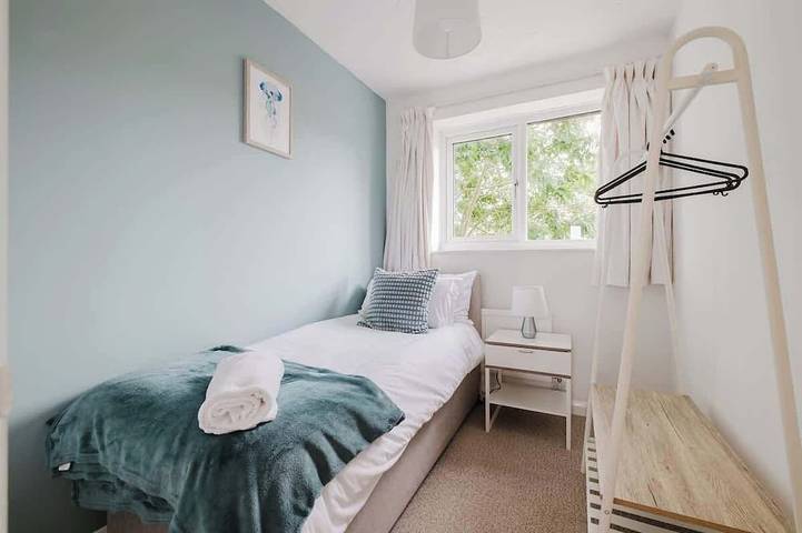Comfortable 3 Bedroom House With WiFi in Milton Keynes, Südostengland