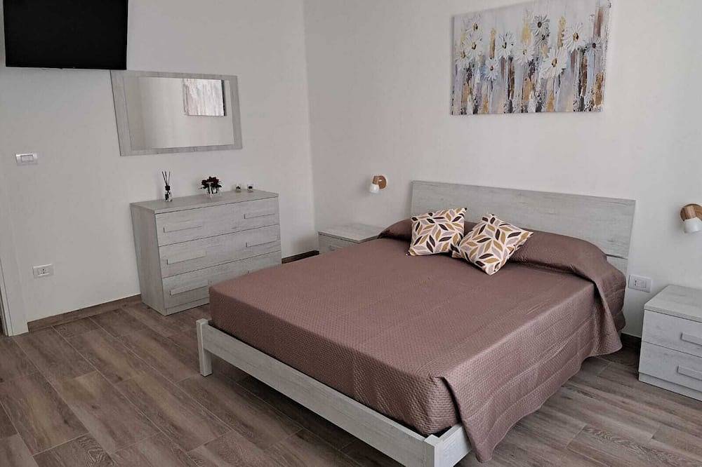 Entire apartment, Le Meraviglie holiday home,absolute relax and services just a few meters away! in Brindisi, Salento