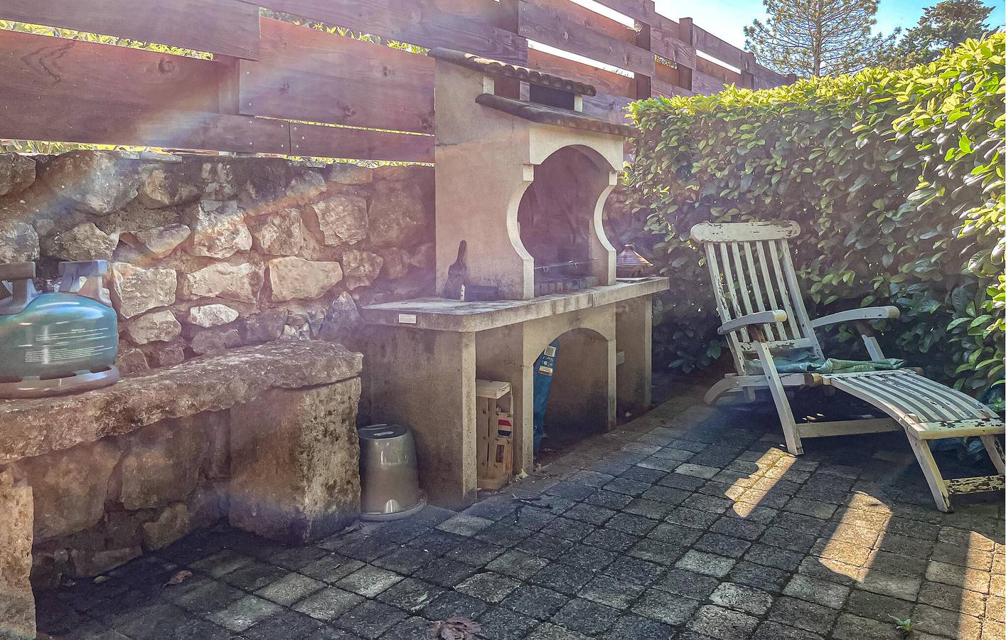 Moderno Apartamento con Piscina, WiFi y Parking cerca de Aramon in Aramon, Region de Nimes