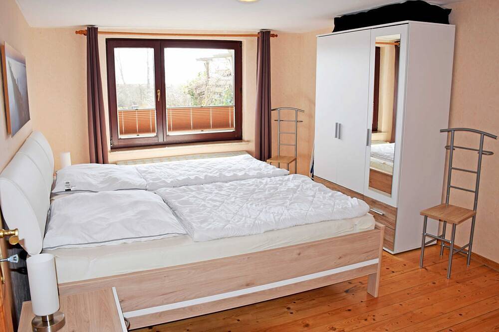Ferienhaus mit Reetdach und ruhiger Lage in Groß Zicker, Mönchgut