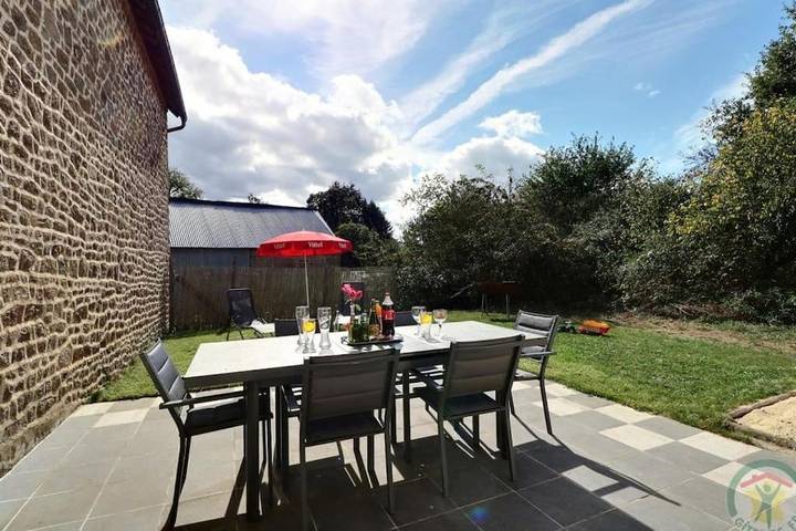 Location de vacances pour 7 personnes, avec jardin et terrasse à Saint-Georges-de-Reintembault - 3