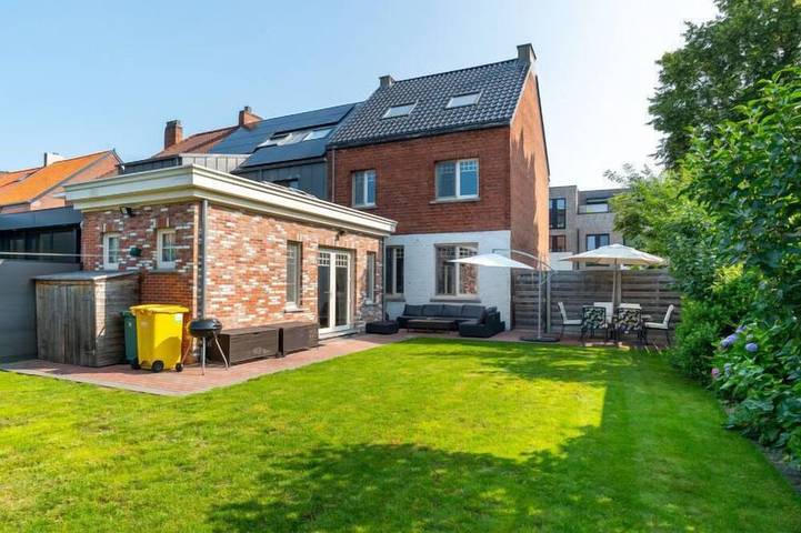 Ferienhaus für 6 Personen, mit Balkon/Terrasse und Terrasse sowie Garten