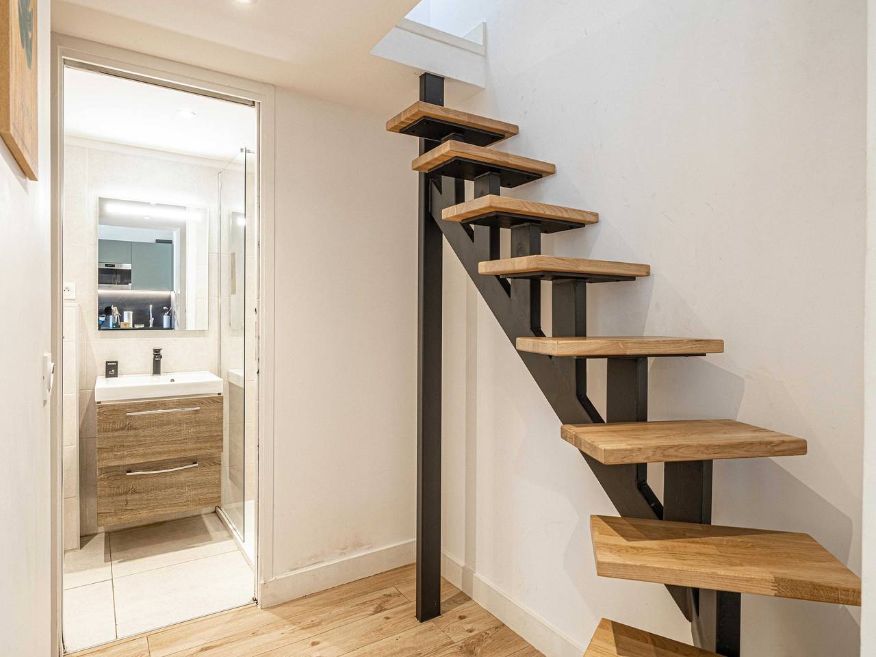 Entire apartment, Modern Mezzanine Apt 2Br/4P - Place Garibaldi in Nice (France), Mediterranean Coast (France)