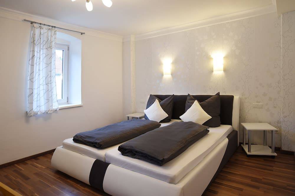 Geräumige Ferienwohnung mit  Blick auf den weißen Main. in Himmelkron, Frankenalb