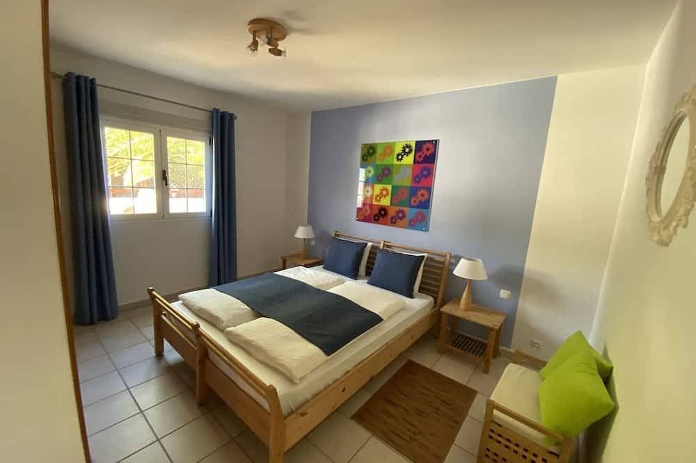 Casa Aura, feel-good oasis, 102 sqm vacation home with palm trees, terraces and garden in Triquivijate, Antigua