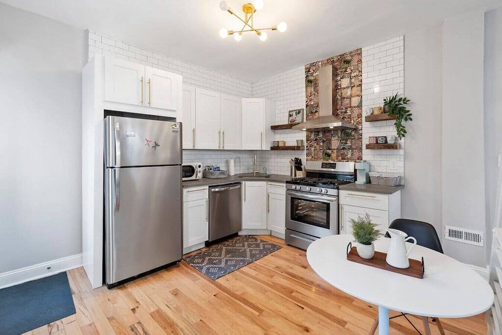 Pet Friendly- Big- King Bed | Minutes 2 Stadiums in Philadelphia, Philadelphia County