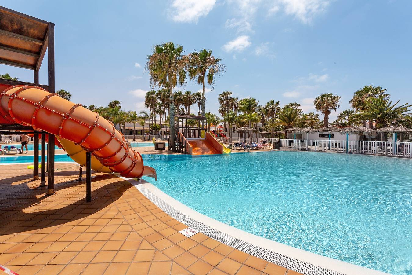 Ganze Wohnung, Oasis Duna _ Estrella Del Mar Pool mit Gemeinschaftspool, privater Terrasse & Wlan in Corralejo, La Oliva