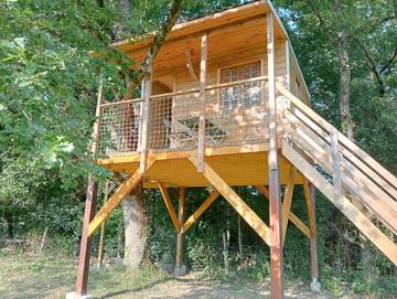 Camping pour 2 personnes, avec piscine et vue ainsi que balcon et jardin en Indre-et-Loire