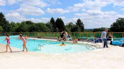 Cottage pour 8 personnes, avec jardin et piscine, animaux acceptés à Signy-l'Abbaye