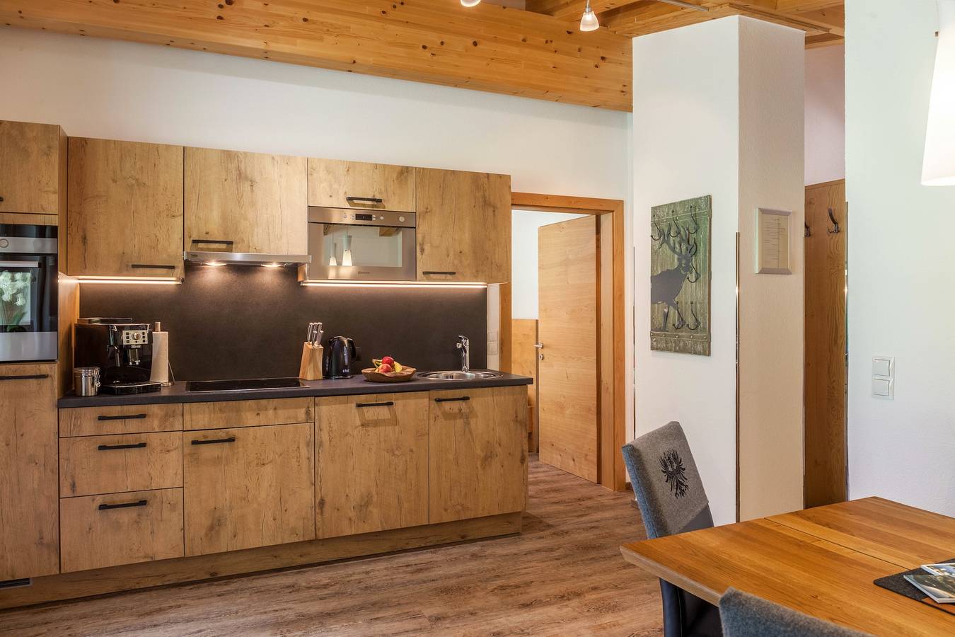 Entire apartment, Apartment 'Haus Marchegg - Steinbock' with Mountain Views in Hintertuxer Gletscher, Hintertux