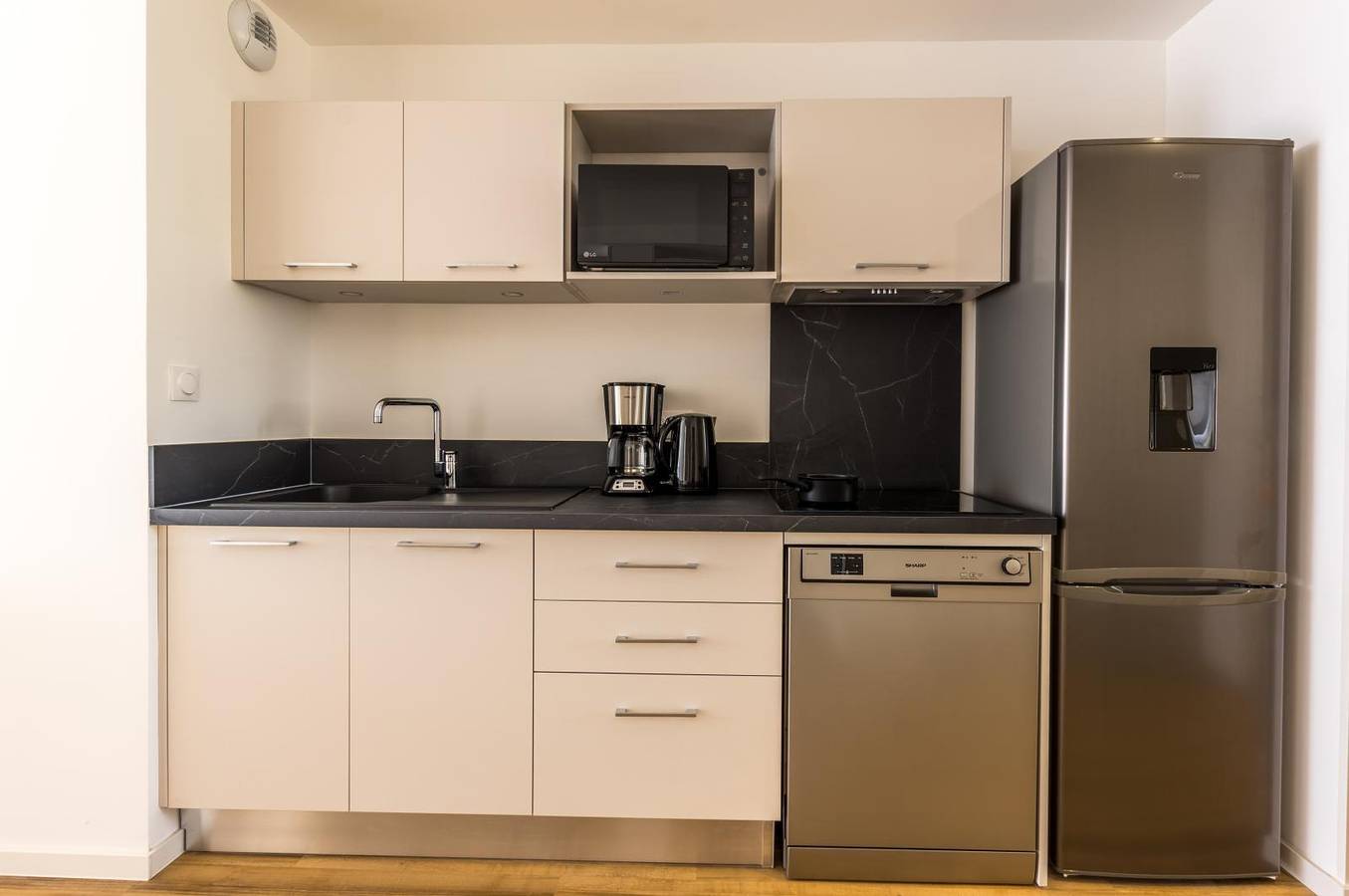 Apartamento entero, Acogedor apartamento cerca de la playa de Grand Travers con wifi y aparcamiento in Le Couchant, La Grande-Motte