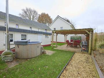 Glamping for 8 People in Limburg (Netherlands), Photo 1