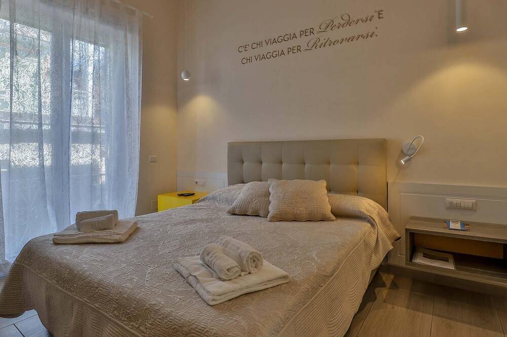 Bed & Breakfast a Salerno Id 550 in Salerno, Tyrrhenian Coast Campania