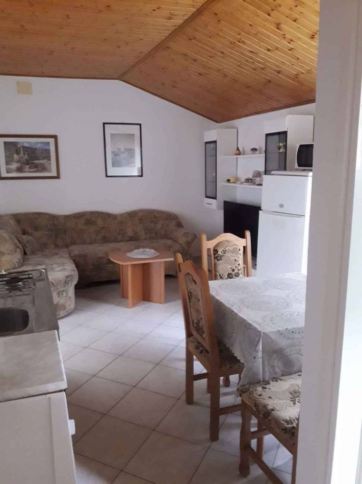 Ferienwohnung für 5 Personen, mit Balkon und Garten in Zadar