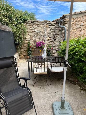 Gîte pour 2 personnes, avec terrasse et vue à Caromb