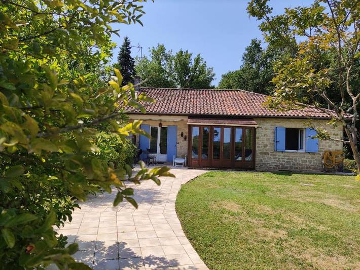 Location de vacances pour 9 personnes, avec Terrasse ainsi que Jardin et Piscine à Bars