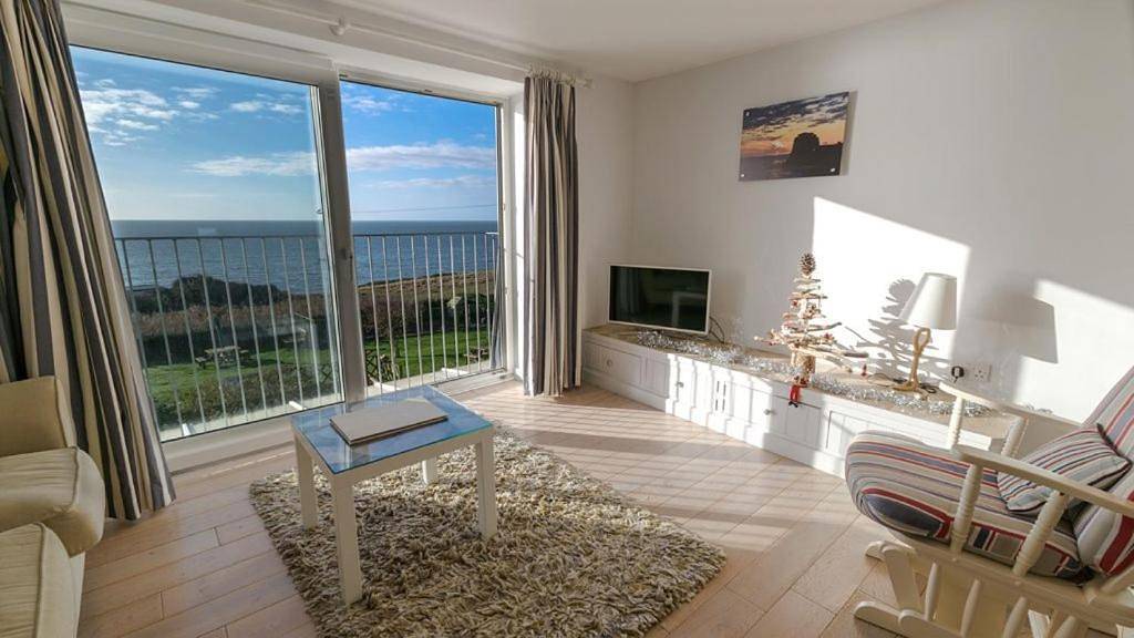 Apartment - Ground Floor in Burton Bradstock, Dorset