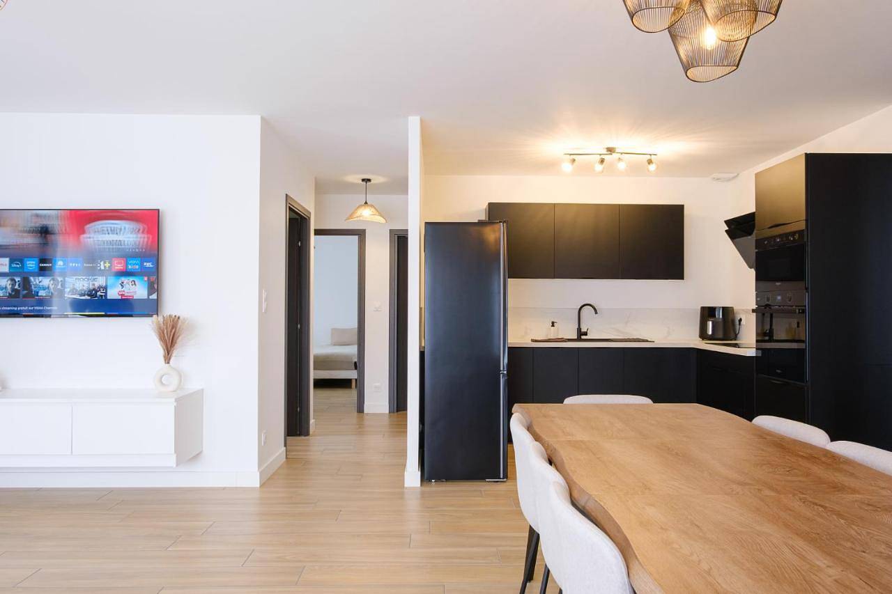 Maison spacieuse au calme - parking privé - 8 personnes in Larnaud, Jura