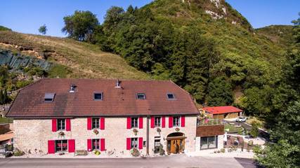 Chambre d’hôte pour 2 personnes, avec sauna et jardin ainsi que jacuzzi et piscine dans le Jura